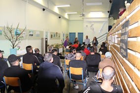 Χρήσιμη επίσκεψη στελεχών του Κέντρου Ενταξης Μεταναστών Δ. Τρικκαίων στο Σχολείο των Φυλακών Τρικάλων